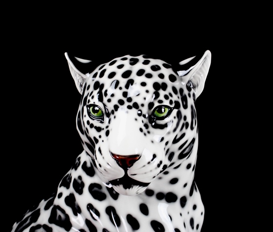 Jaguar schwarz weiß geschlossener Mund