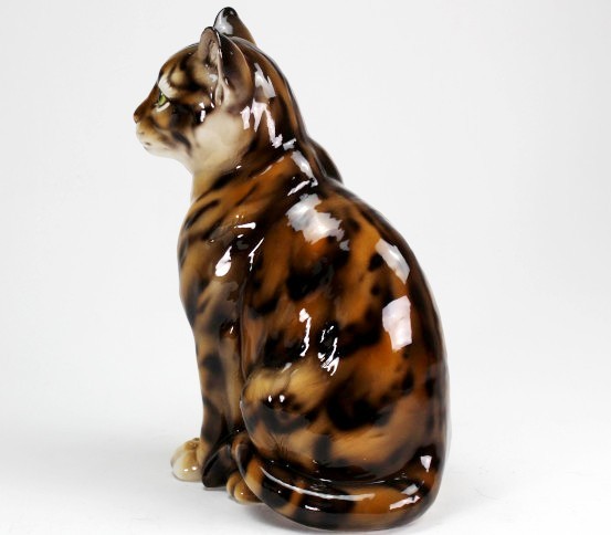 Tabby cat statue