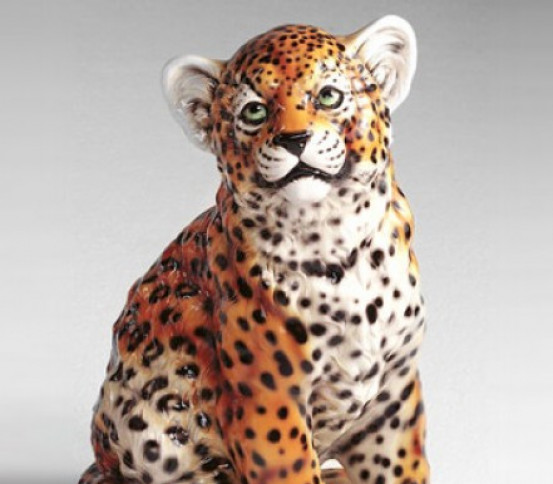 Estatua cachorro de leopardo